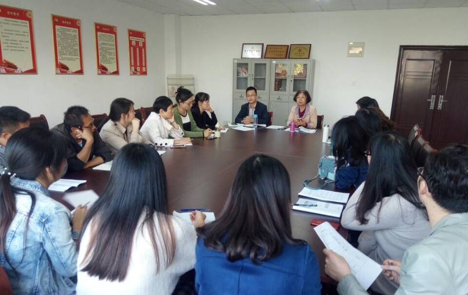 基础部党总支召开党员学习会