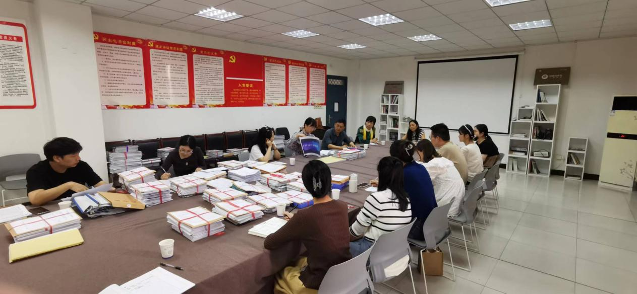 <strong>艺术设计学院召开课程归档材料会</strong>