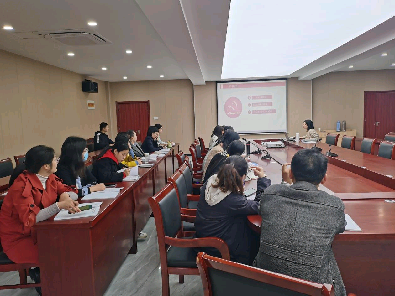 <strong>土木工程学院召开党的二十大报告学习会</strong>