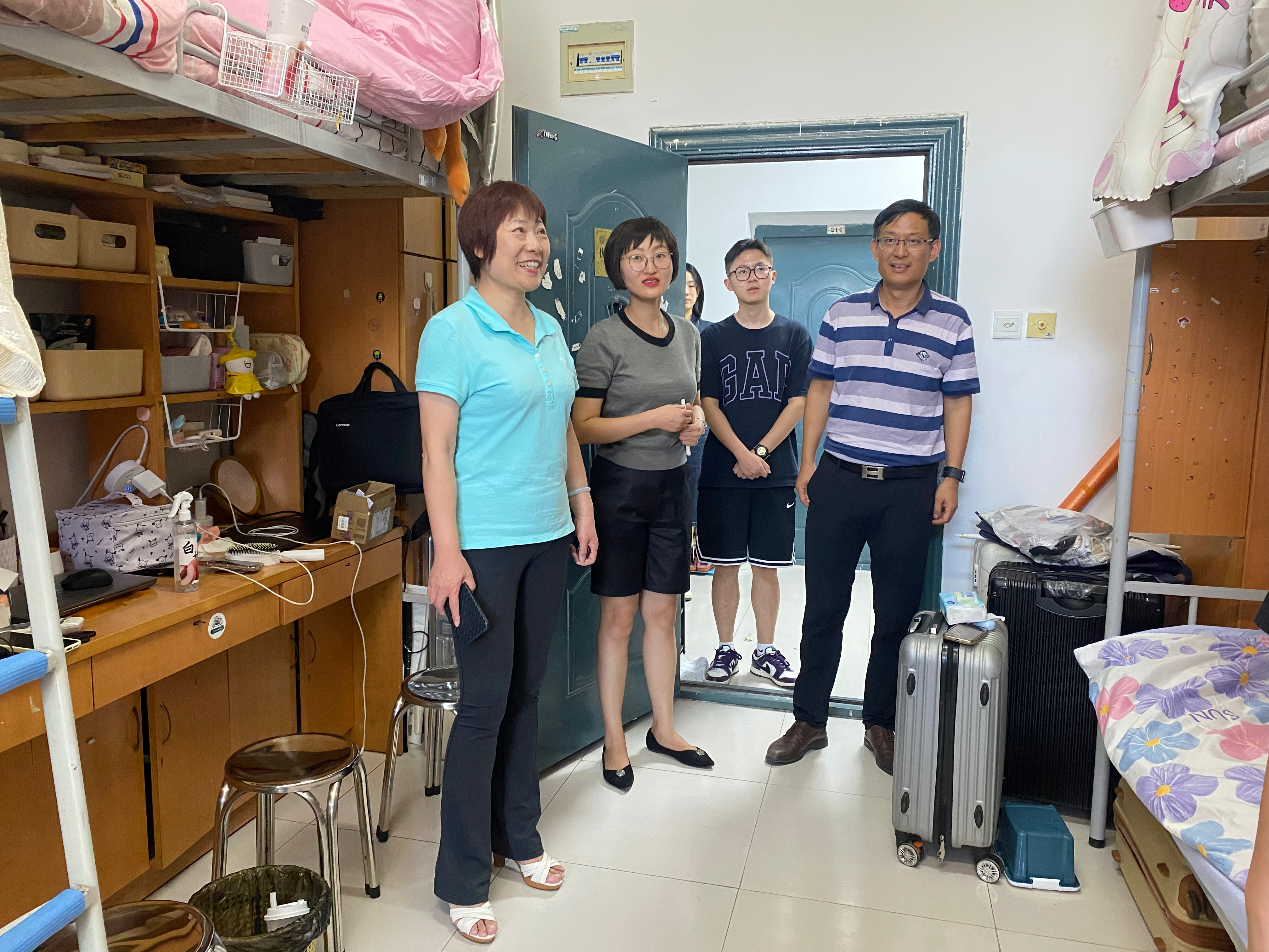 <strong>关怀入寝，情暖人心——艺术设计学院领导走访郑蒲港搬迁学生</strong>