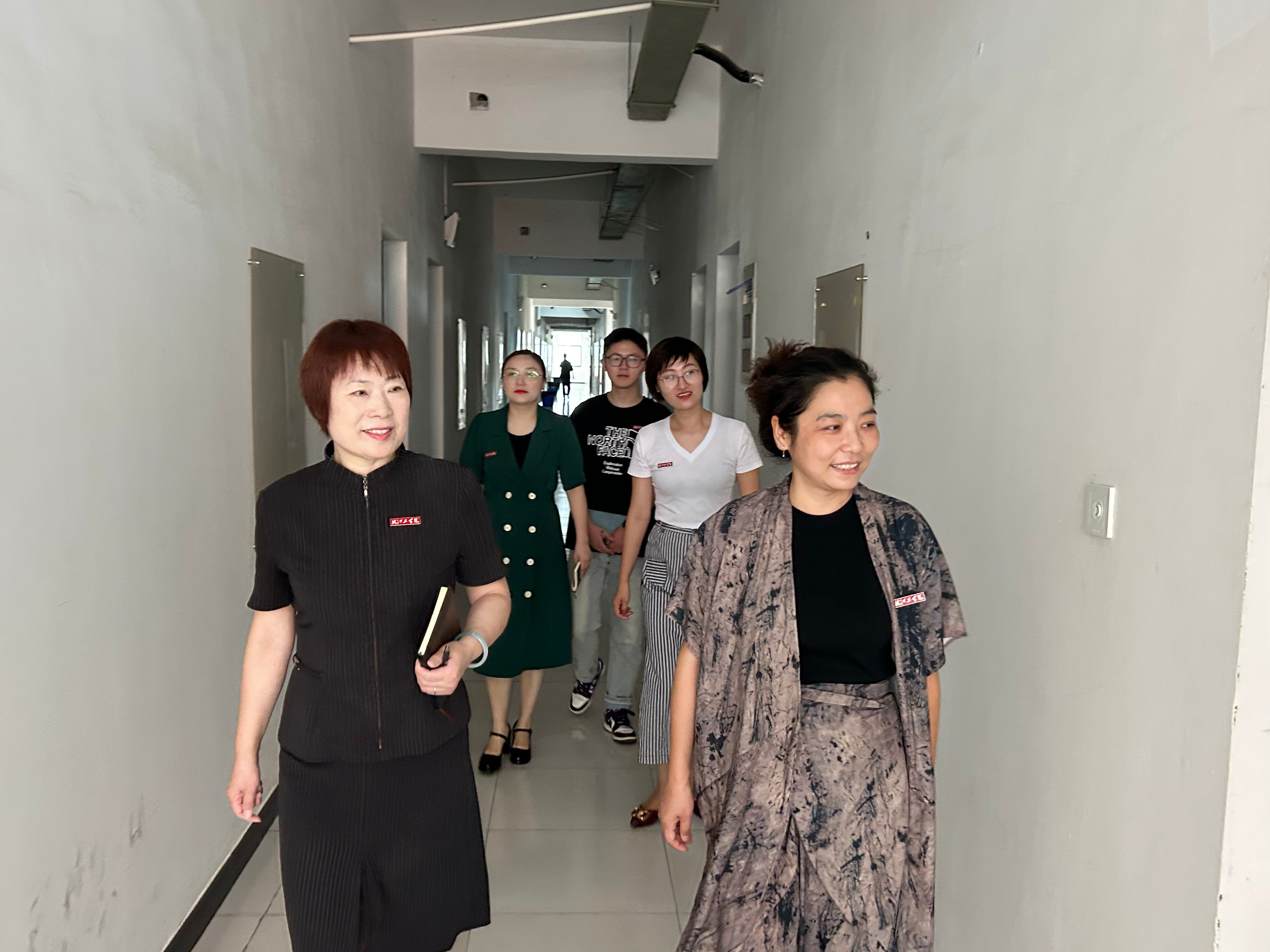 <strong>深入课堂细把脉 专业引领促发展——艺术设计学院领导深入课堂巡查走访</strong>