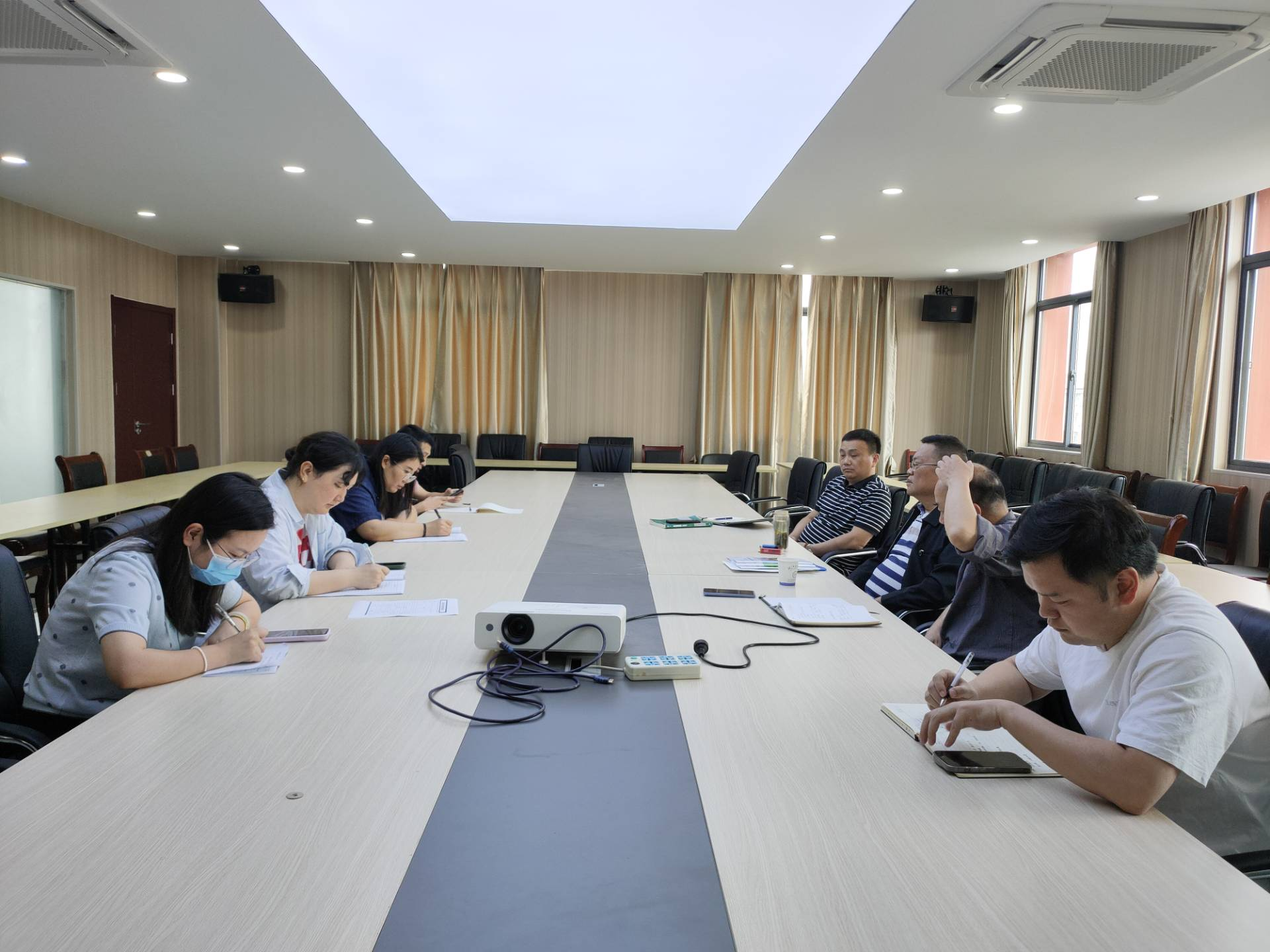 精耕细作抓落实——管理学院召开党政联席会落实苏州教研室主任会议精神