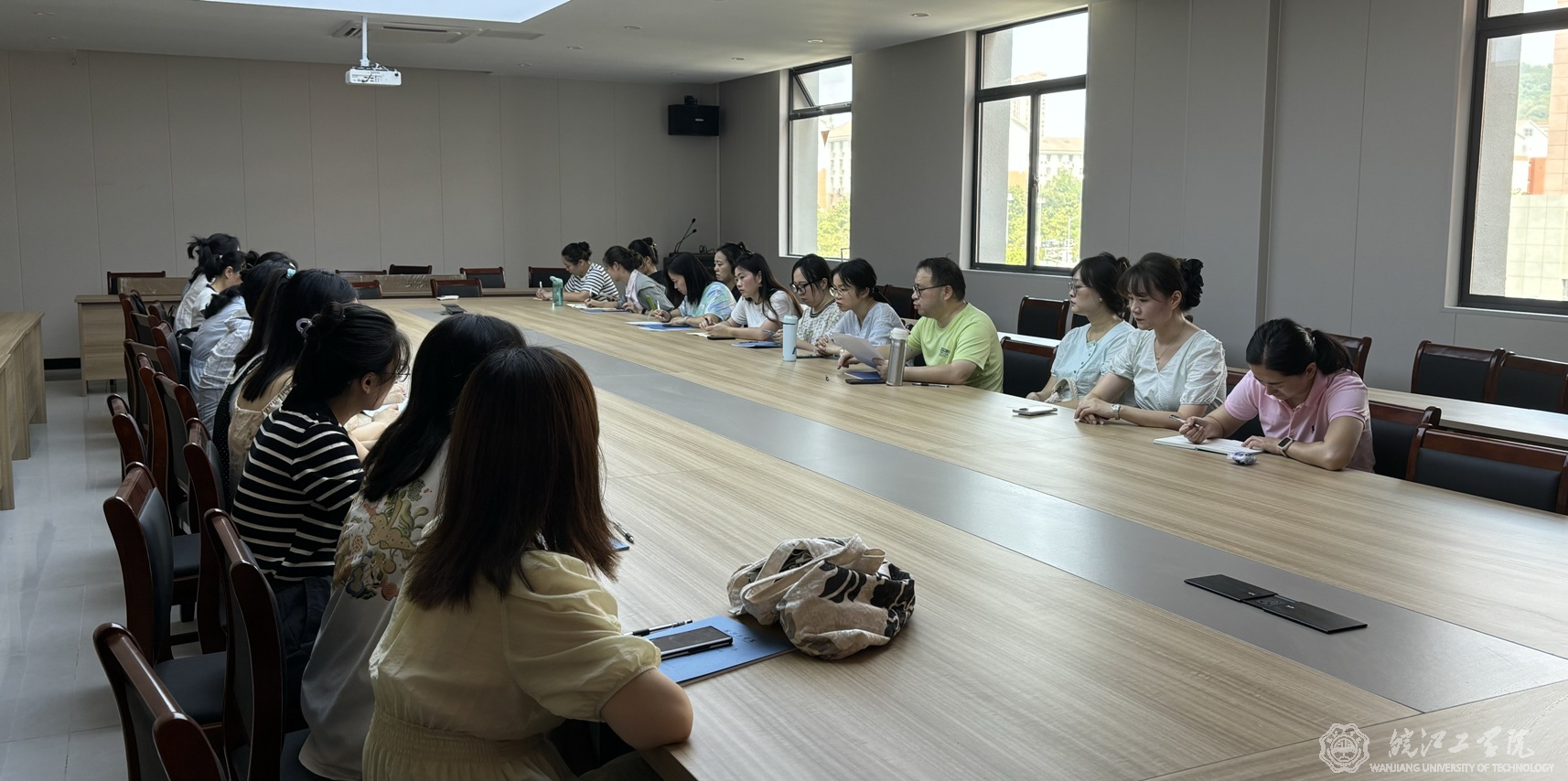 通识教育学院外语教研室召开新学期工作会议