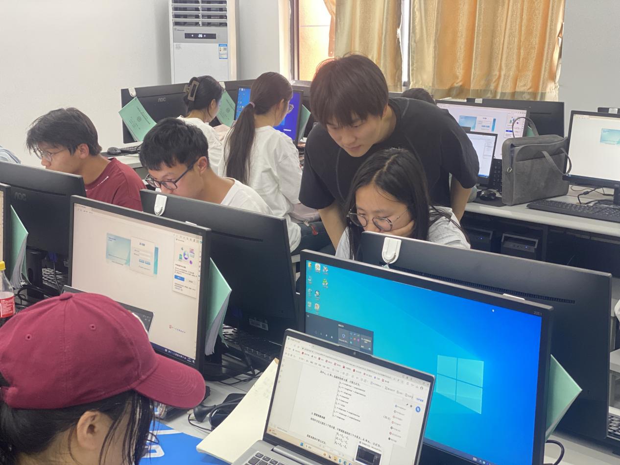 <strong>土木工程学院学子在“安徽省第十四届大学生GIS技能大赛”中获佳绩</strong>