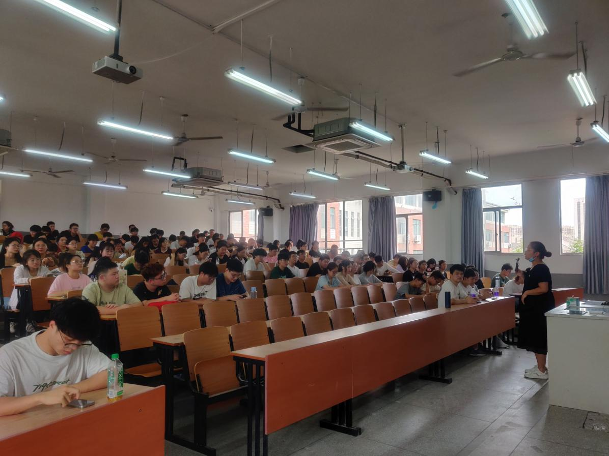 扬帆新学期--计算机与人工智能学院辅导员召开“新学期，新起点”主题班会