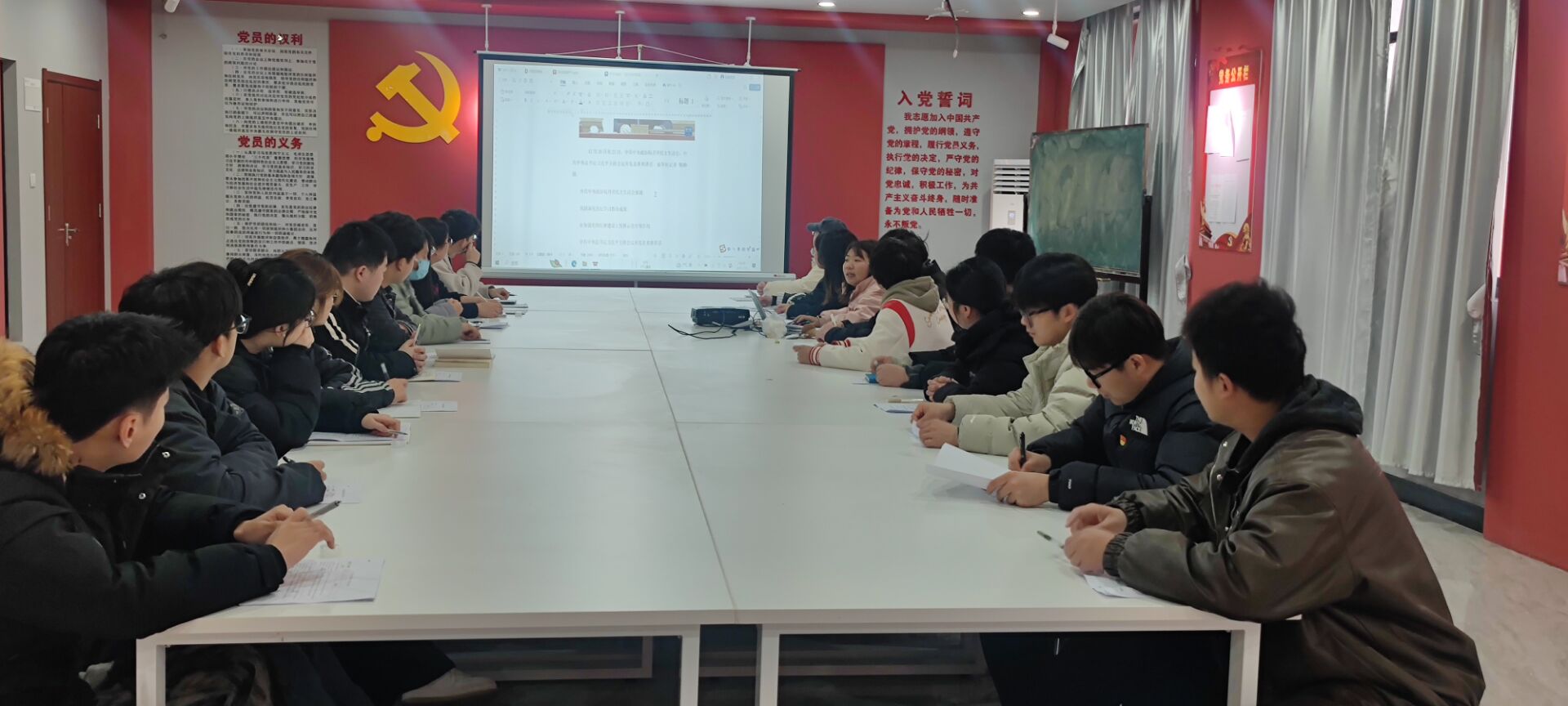 <strong>学思悟践  严以铸魂 ——土木工程学院学生一支部开展专题党课学习活动</strong>