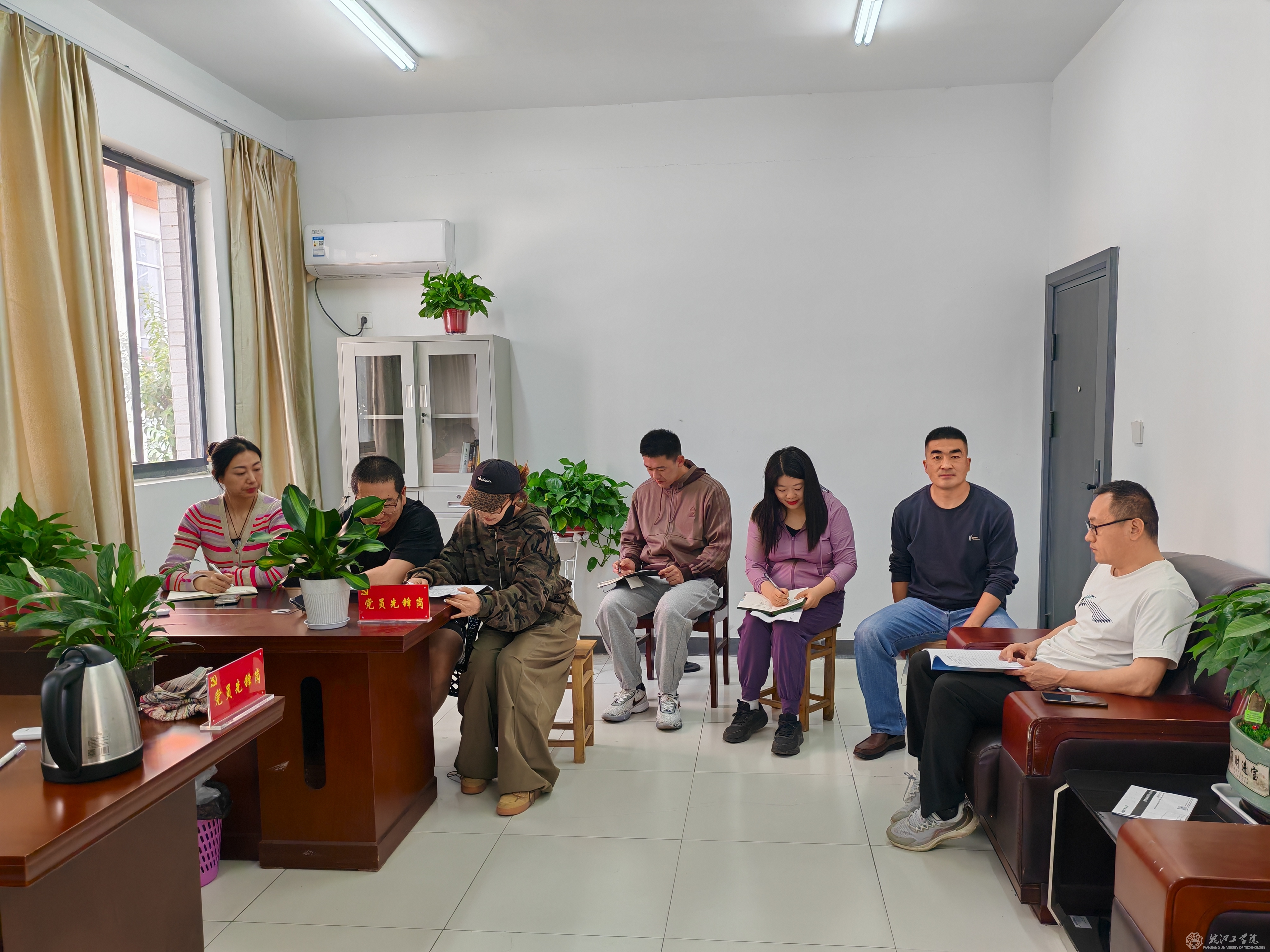 通识教育学院党总支教工三支部召开会议深入贯彻中央八项规定精神学习教育