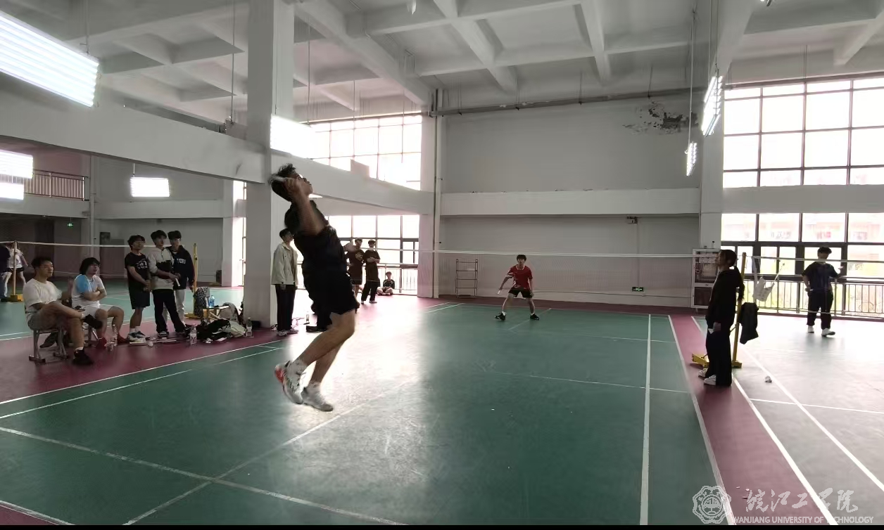 皖江工学院成功举办郑蒲港校区“阳光杯”羽毛球赛