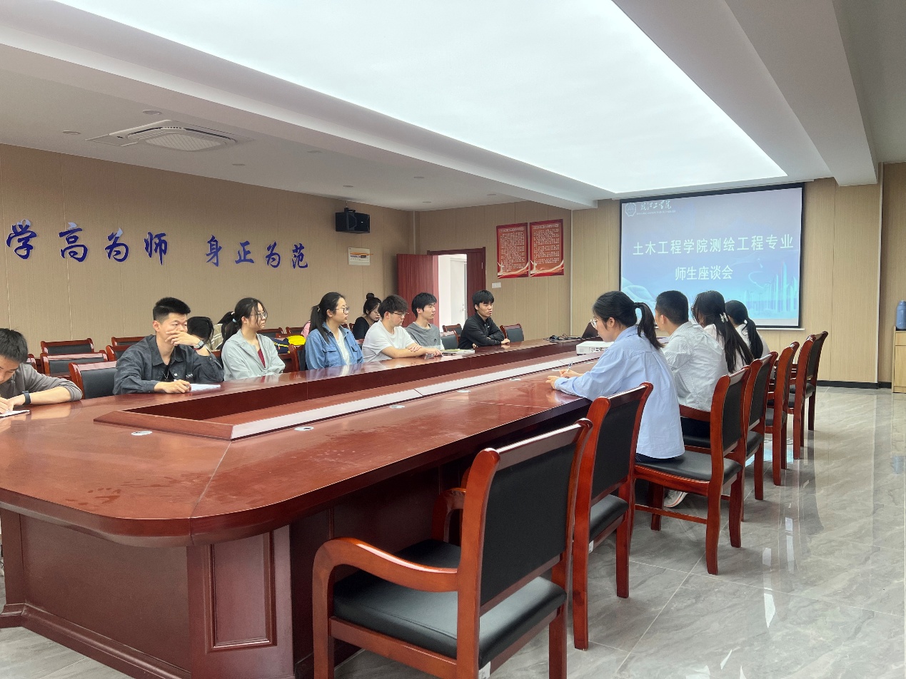 <strong>倾听心声 共筑未来 ——土木工程学院测绘工程专业召开期中教学师生座谈会</strong>