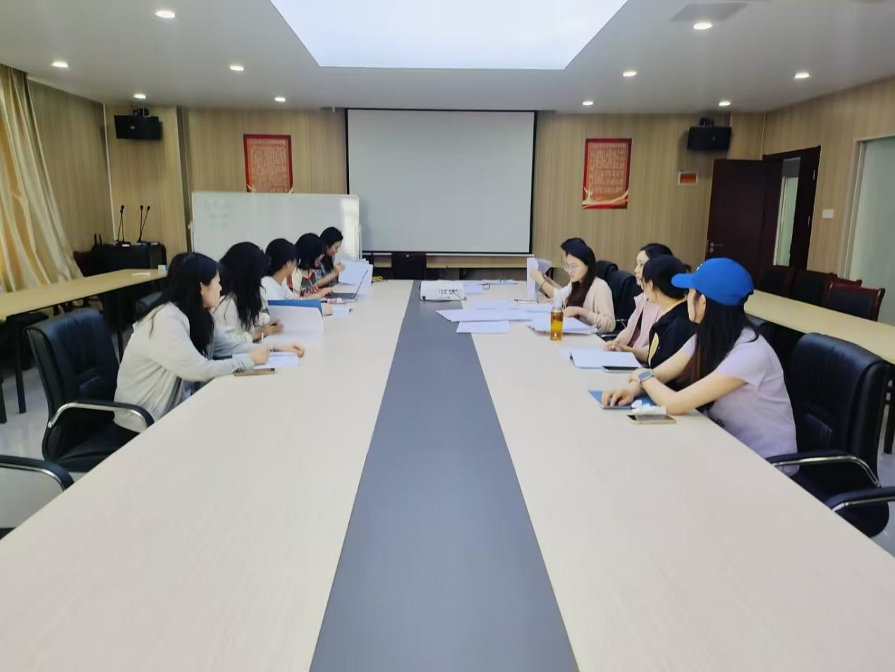 <strong>管理学院人力资源管理专业教研室召开教学大纲编写研讨会</strong>