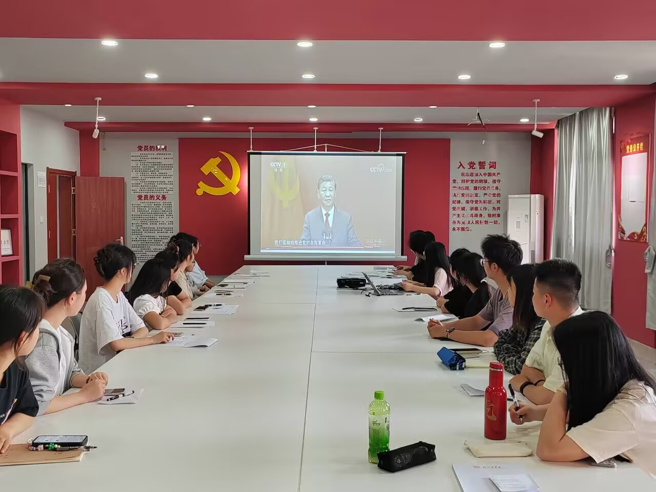 <strong>土木工程学院学生四支部组织学习2025年高校党组织示范微党课《党的作风建设的高校实践》</strong>