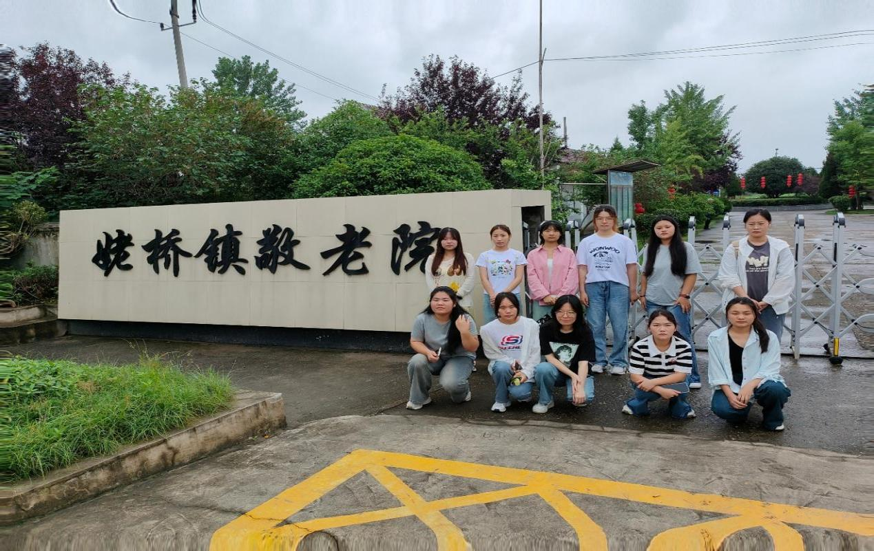 <strong>管理学院开展 “银龄陪伴，敬老行动” 志愿活动</strong>