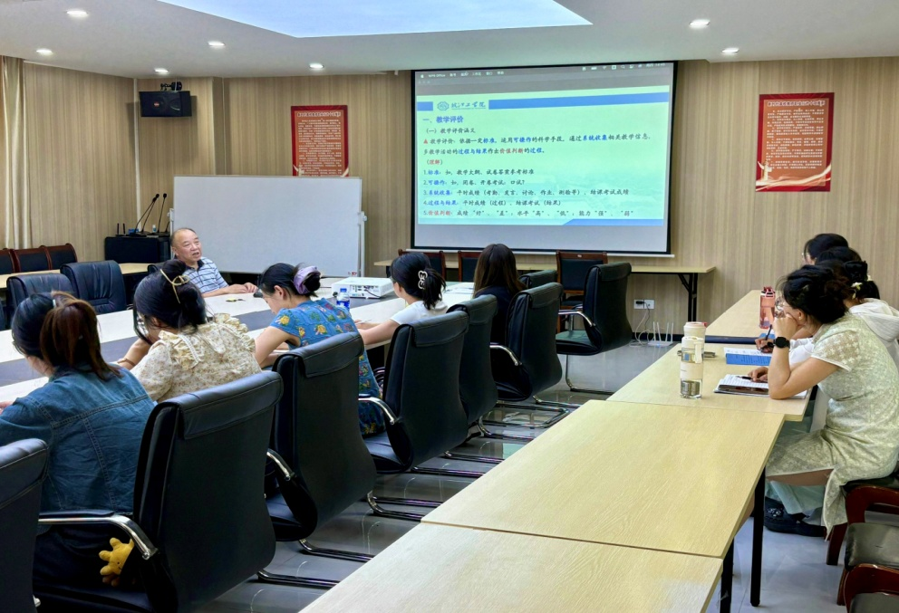 <strong>管理学院新入职教师培训圆满举行：筑牢师德根基 提升专业能力</strong>