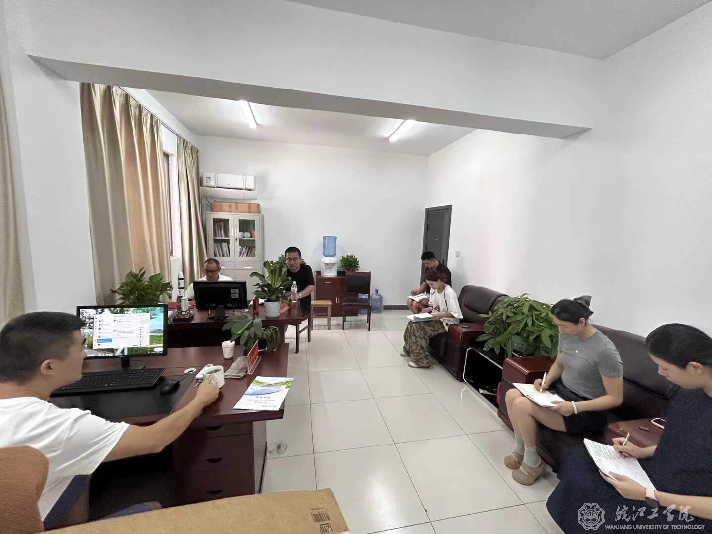 通识教育学院党总支教工三支部召开党员大会