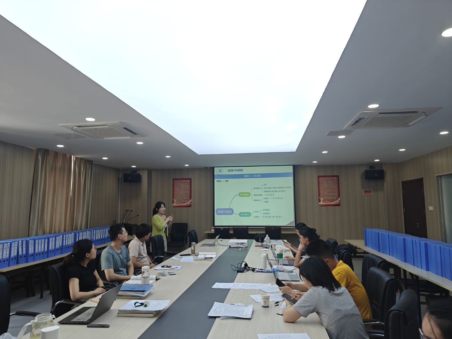 <strong>以磨促教迎评估，精研教学提质量——管理学院教研室开展磨课评课活动</strong>