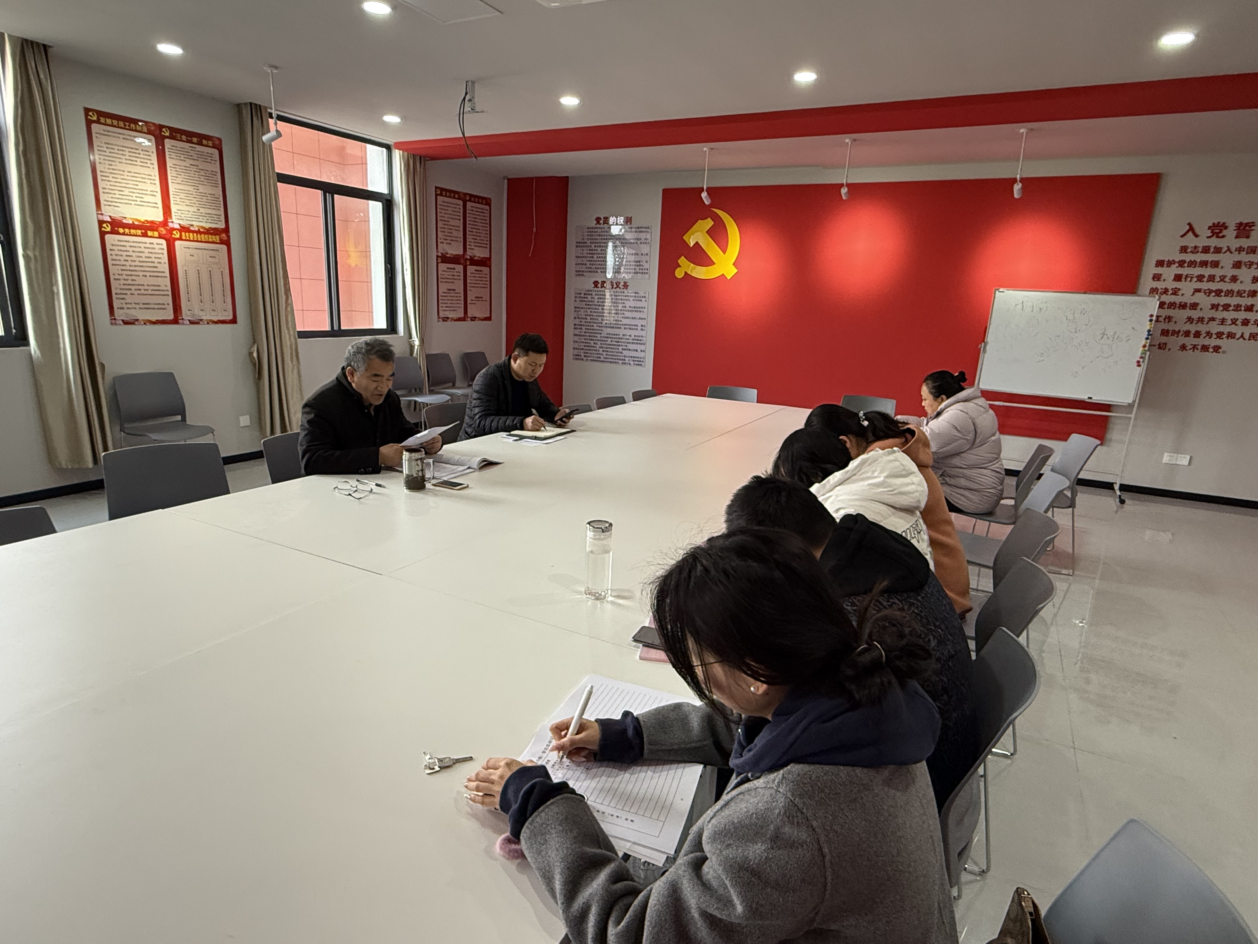 <strong>财经学院党总支召开专题会议部署党组织组织生活会和民主评议党员工作</strong>