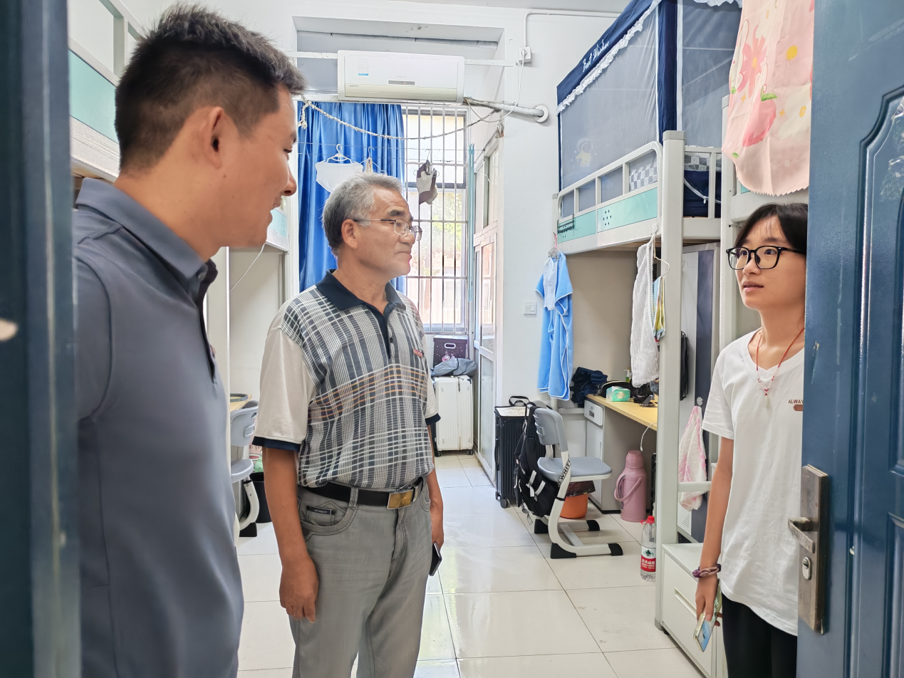 财经学院开展新学期“两进”工作