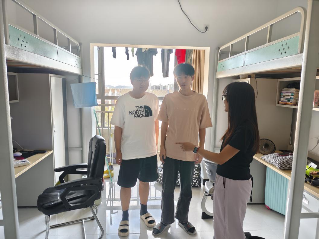 深入学生宿舍，筑牢校园安全防线--计算机与人工智能学院开展宿舍检查工作