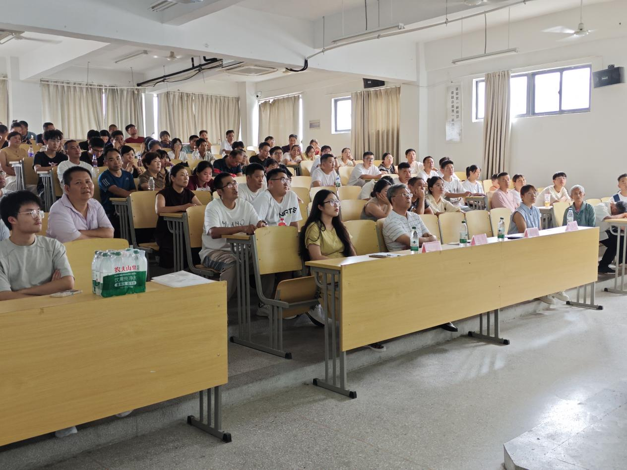 家校合力，携手共育——计算机与人工智能学院 成功举办2025级新生家长见面会