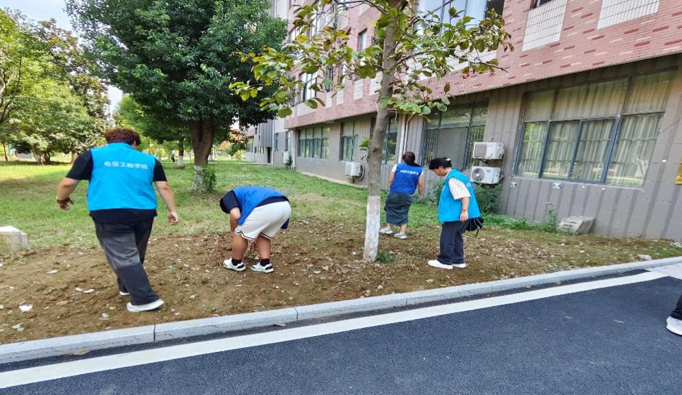 践行劳动精神，共创洁净校园 ——电信工程学院组织开展敏行楼清洁志愿服务活动