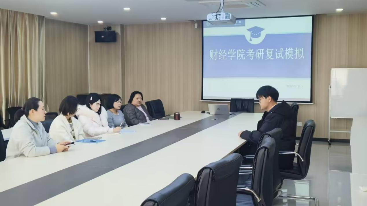 <strong>实战演练强能力 精准指导助研途—皖江工学院财经学院成功举办考研复试模拟活动</strong>